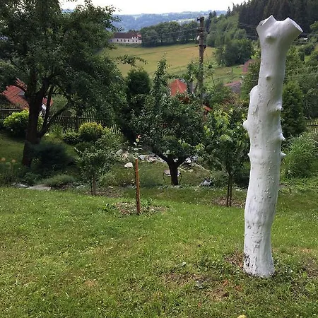 Vlastibor Cocoon With Beautiful Garden Venkovský dům Vlastibor (Jablonec nad Nisou)